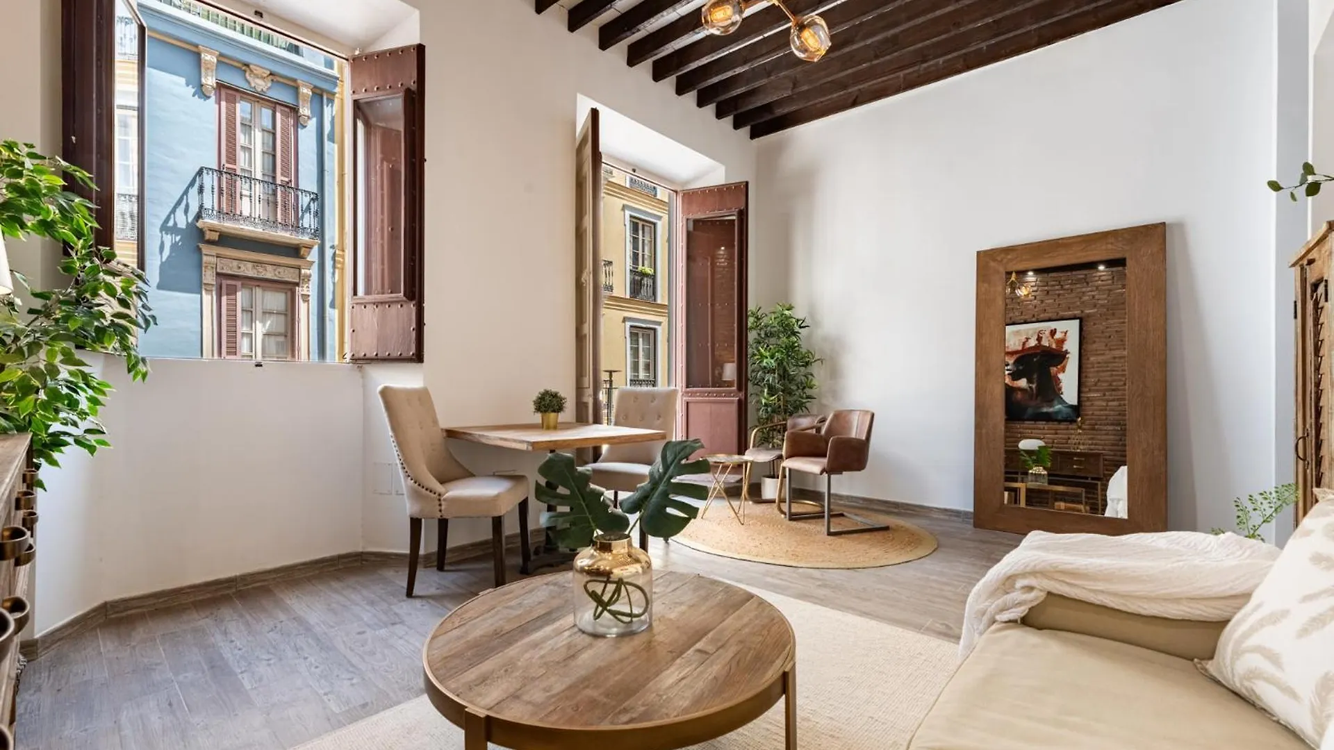 Best Location Centric Apt Malaga Apartment
